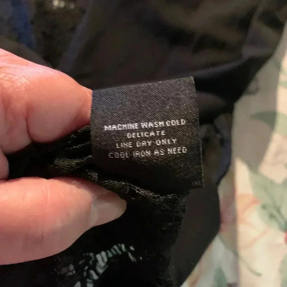 NWT Womenโs Top Size 2X in Black Shade - Picture 8 of 9